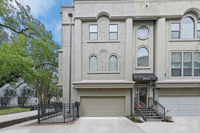 Building Photo - 2414 Dorrington St