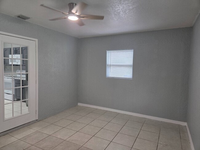 Building Photo - 609 Porsche Ave