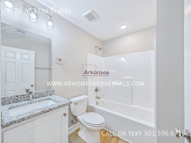 Building Photo - 3220 W 17th St