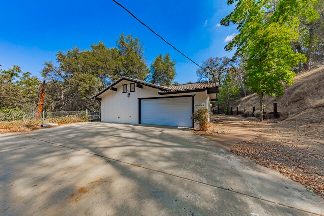 Building Photo - 35680 Forest Dr