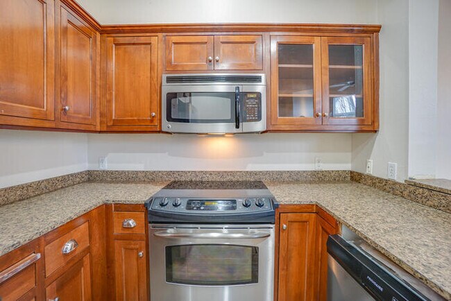 Building Photo - BEAUTIFUL CONDO ON THE COLUMBIA RIVER