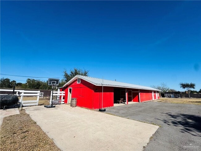 Building Photo - 21 N Shary Rd