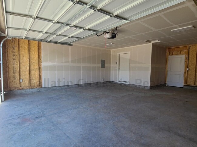 Building Photo - Brand New Single Level Home