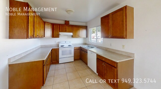 Building Photo - 14702 Plaza Dr