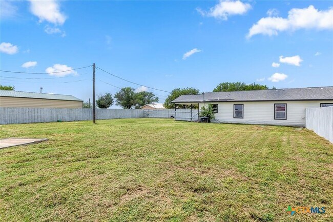 Building Photo - 108 Gm Ln