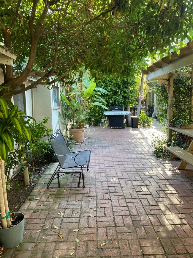 BBQ area - 7219 Hampton Ave