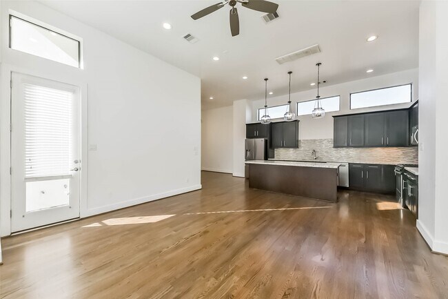 Building Photo - 1810 Thompson St