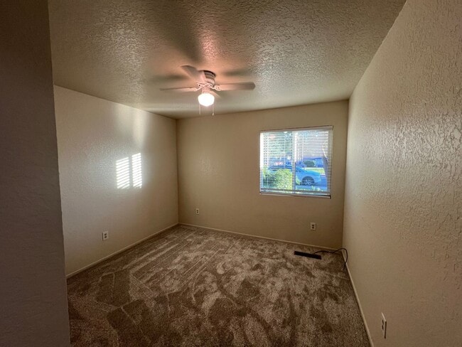 Building Photo - Single story home located in Lakewood Elementary School District!