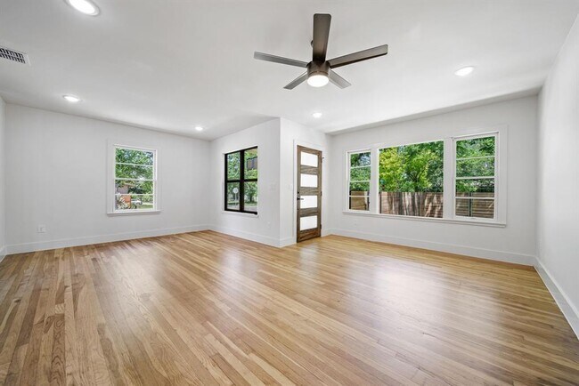 Building Photo - 1719 Aggie Ln