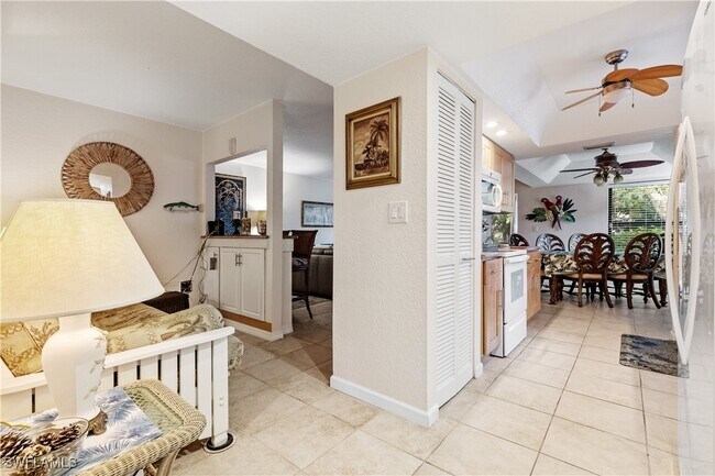 Building Photo - 5483 Peppertree Dr