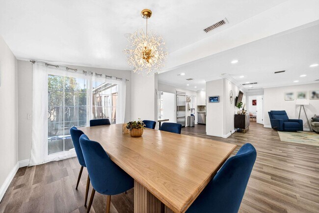 Building Photo - 6257 Bluebell Ave