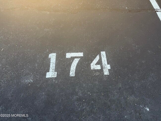 Building Photo - 174 Tulip Ln