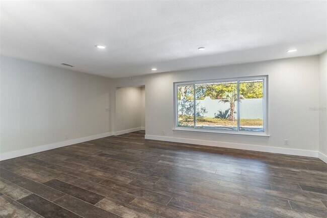 Building Photo - 16880 SE 63rd Ln