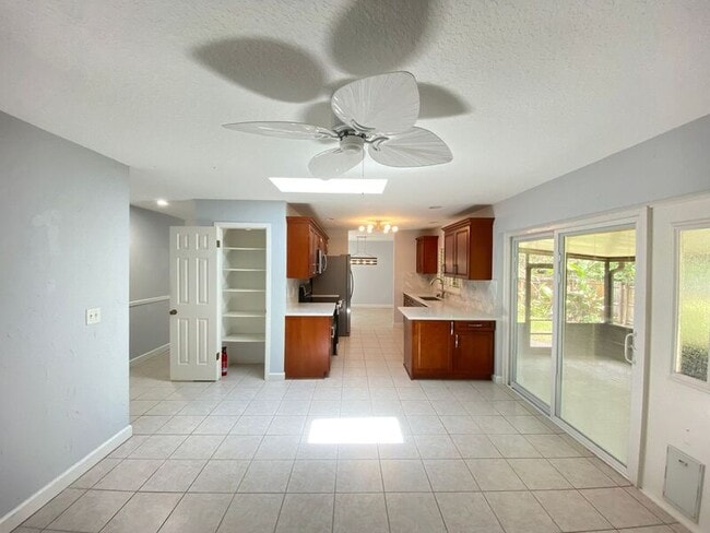 Building Photo - 104 Hatfield Ct