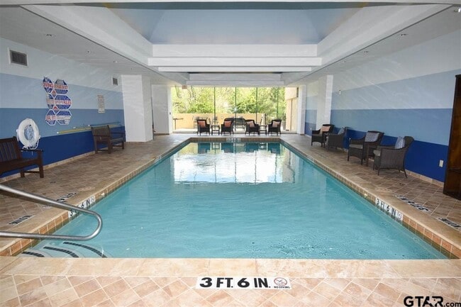 Building Photo - 2801 Wexford Dr