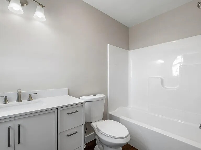 Building Photo - 84 Old Lake Shore Rd