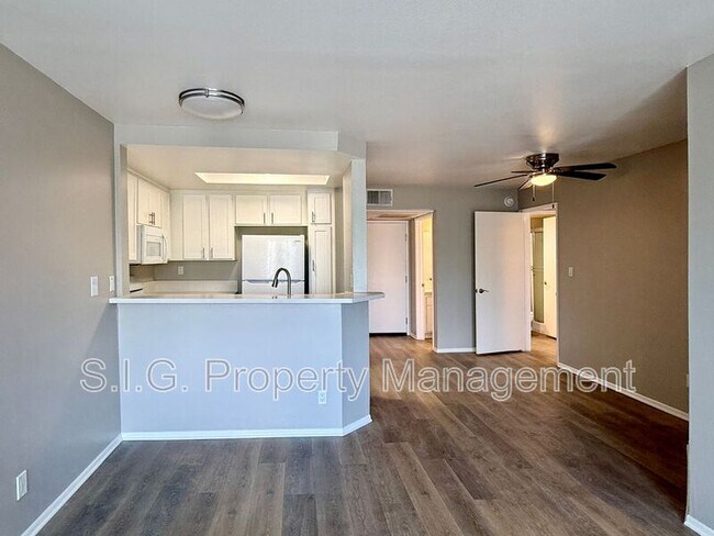 Building Photo - 4500 Laurel Canyon Blvd
