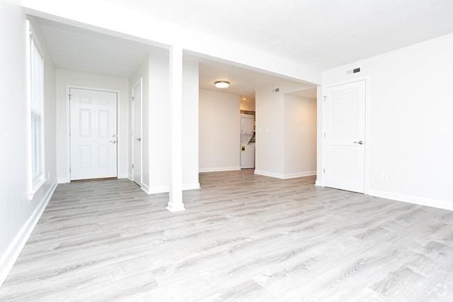 Building Photo - 2400 Woodhill Dr