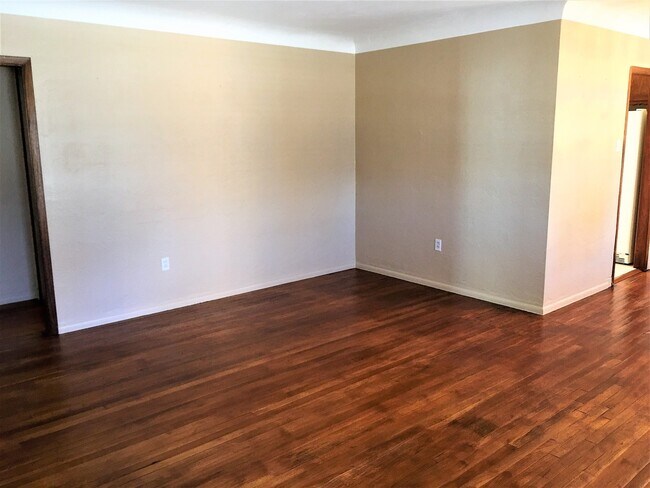 Building Photo - 2 Bed 1.5 Bath | Single Story | Nob Hill L...