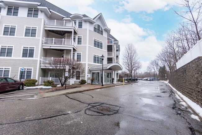 Building Photo - 614 Pond St