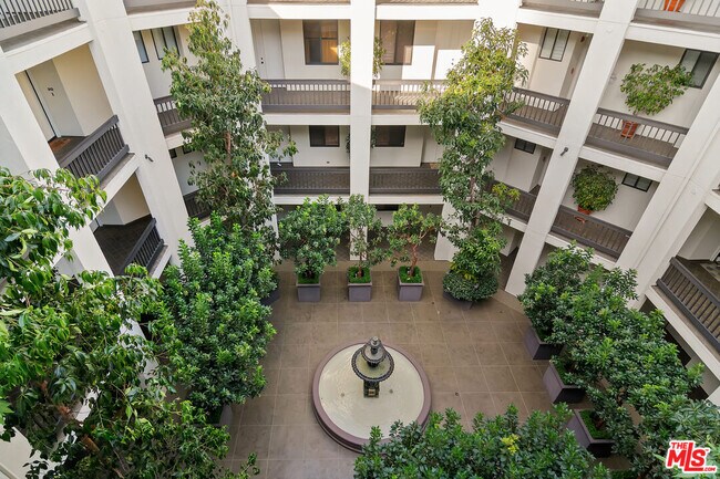 Building Photo - 2122 Century Park Ln