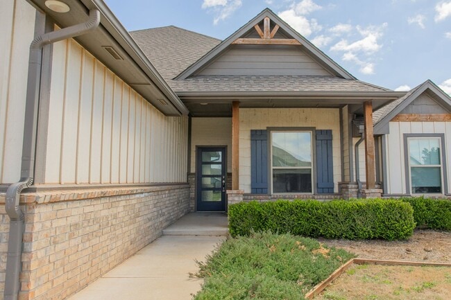 Building Photo - BEAUTIFUL 5 BED HOME  FOR LEASE