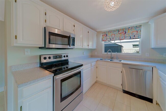 Building Photo - 10451 119th St