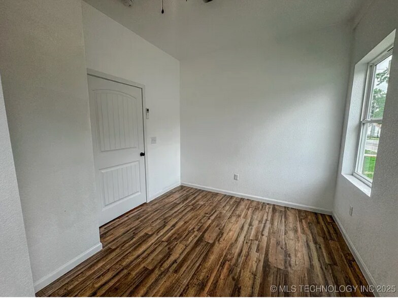 Building Photo - 918 Coy Ave