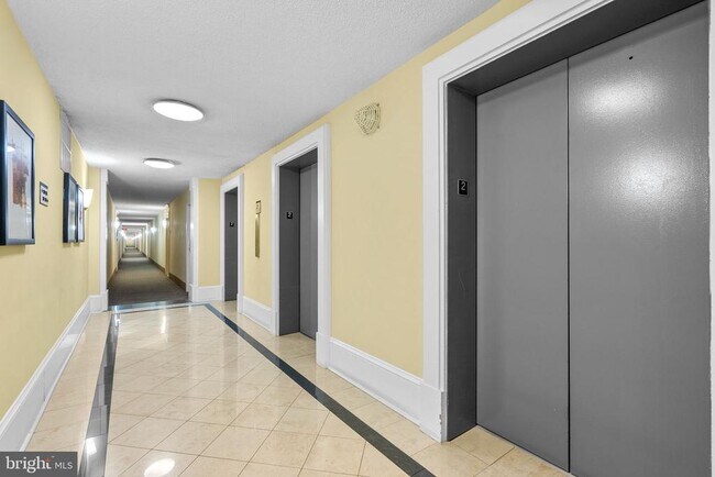 Building Photo - 4500 S Four Mile Run Dr