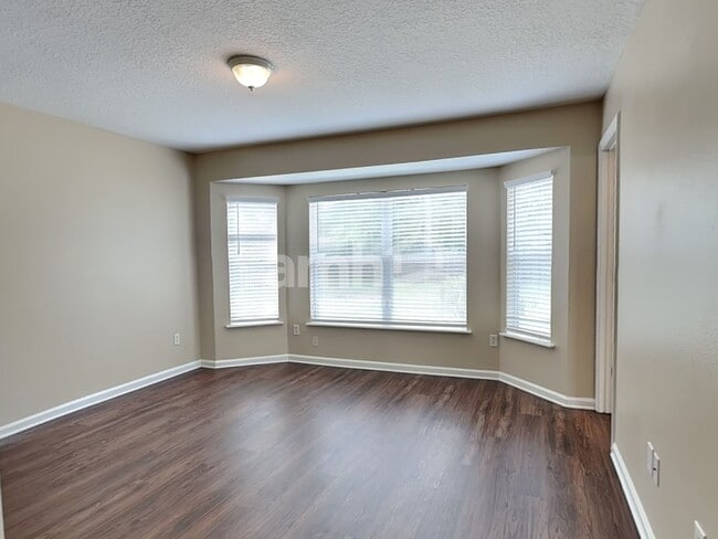 Building Photo - 1211 Spring Creek Ct