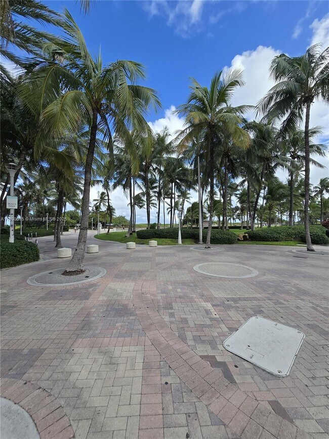 Building Photo - 1446 Ocean Dr