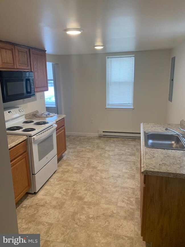 40 N Railroad Ave 40 N Railroad Ave Pedricktown NJ 08067 Apartment