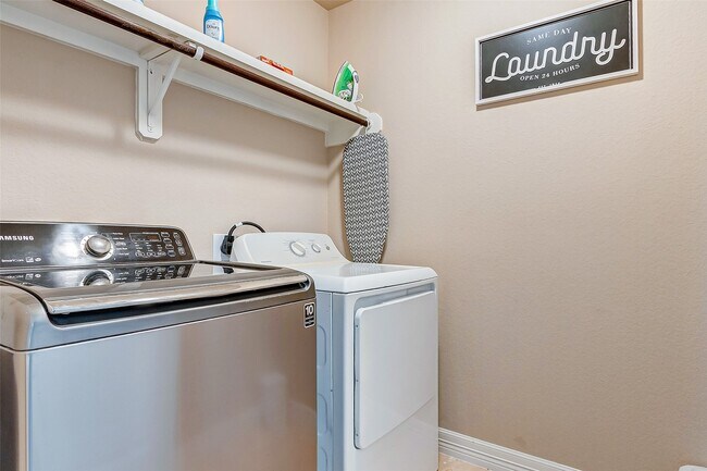 Building Photo - 3807 W Orem Dr