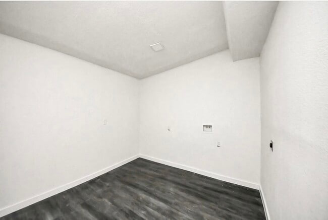 Building Photo - 7640 Broadview Dr