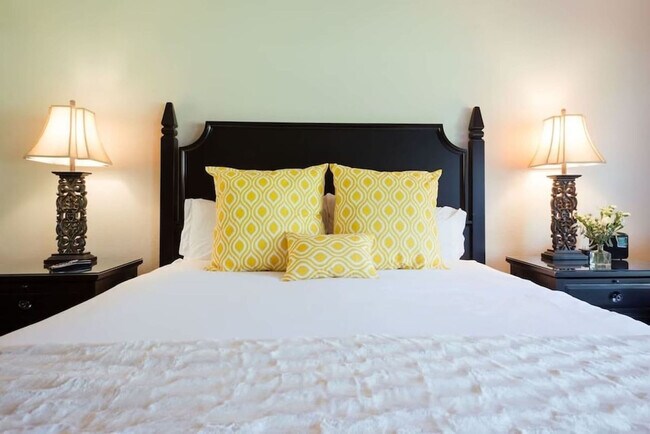 Building Photo - 662 Cottage Dr