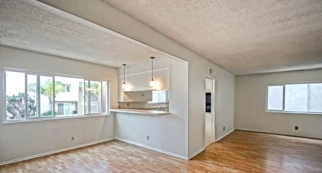 Building Photo - 1500 Manhattan Ave