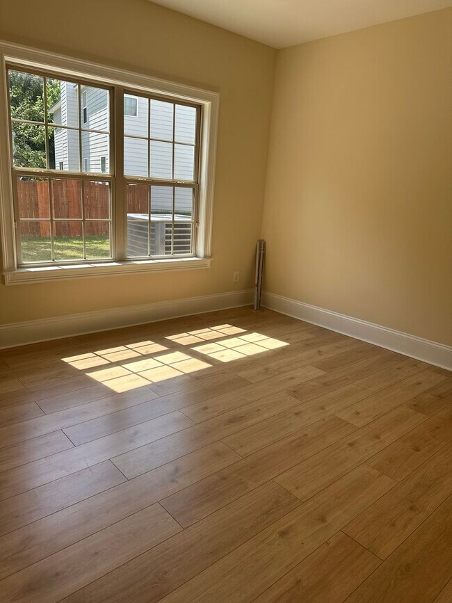 Building Photo - 4 Bedrooms, 3 Bathrooms - Home in Stockbri...