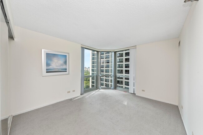 Building Photo - 195 N Harbor Dr