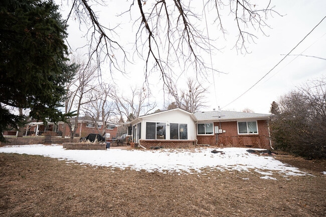 Building Photo - 180 Estes St