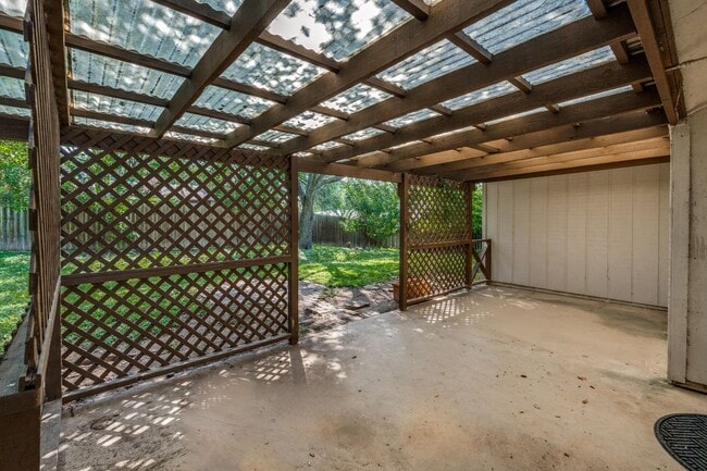 Building Photo - 16006 Eagleway St