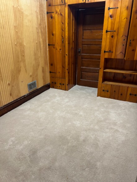 Building Photo - 457 S Des Plaines St