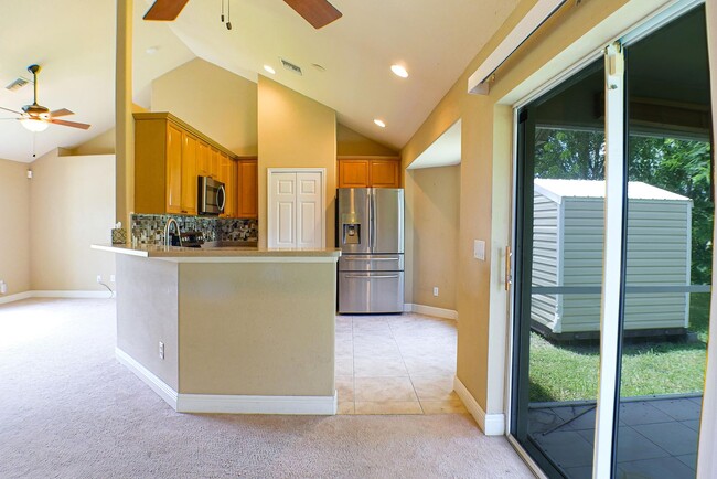 Building Photo - Beautiful 3 beds 2 bath 2-story home overv...