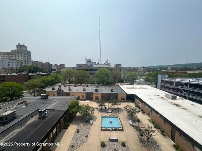 Building Photo - 220 Linden St
