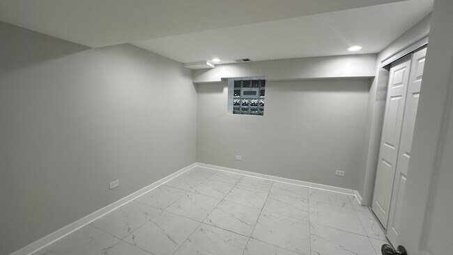 Building Photo - 5405 N Campbell Ave