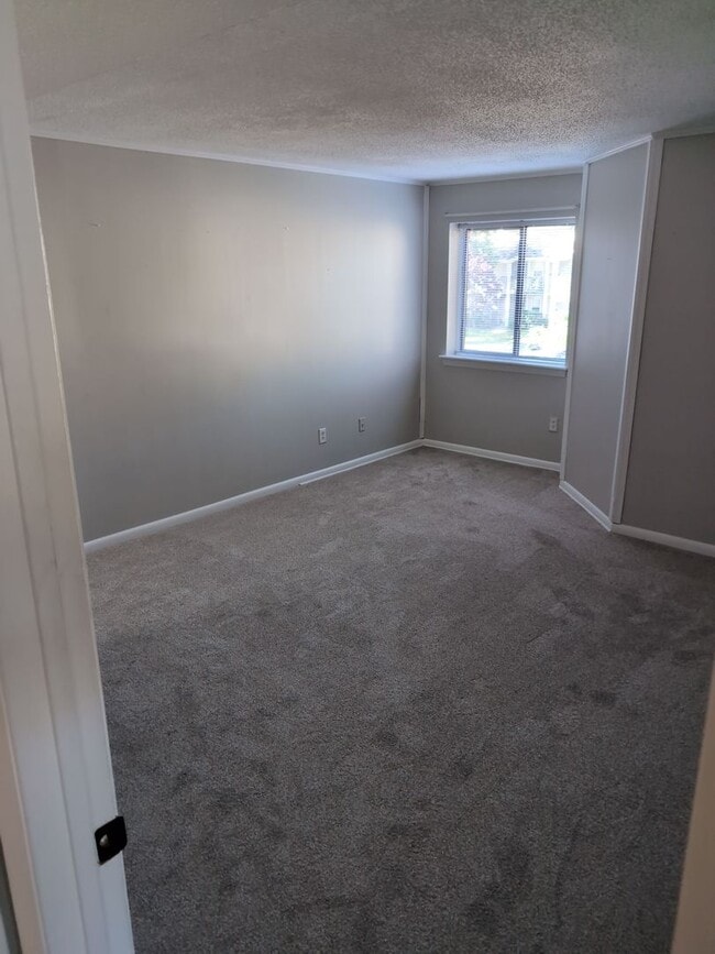 Building Photo - 526 Glenn Regis Way