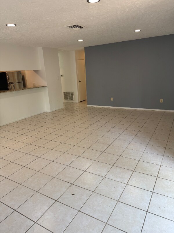 Building Photo - 10 N Circlewood Glen