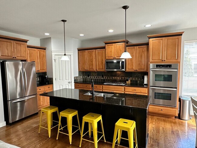 Building Photo - 7731 McKinley Loop NE