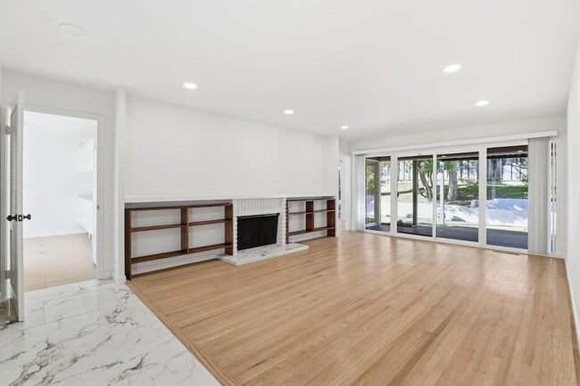 Building Photo - 1201 Weymoth Dr