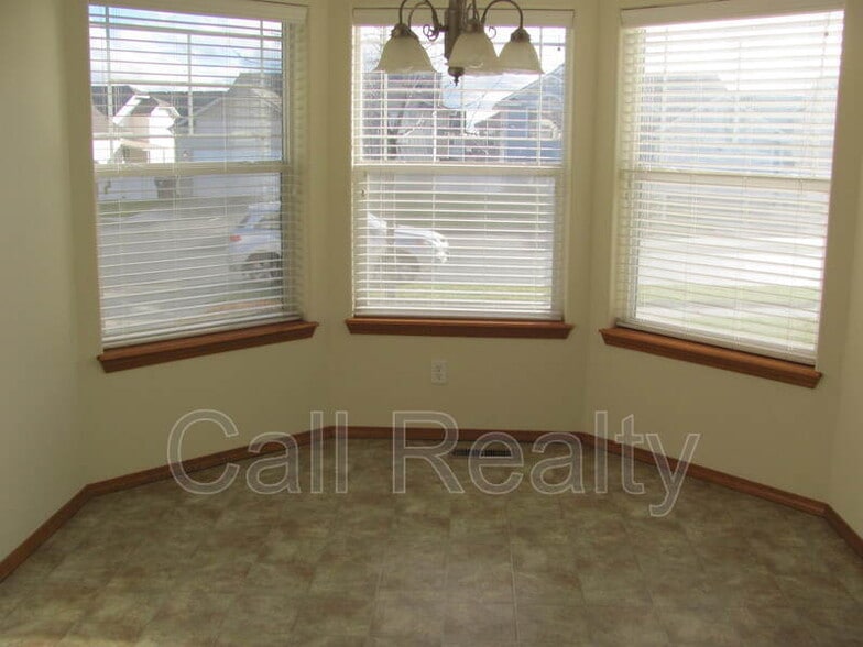 Building Photo - 1706 W Tieton Ave
