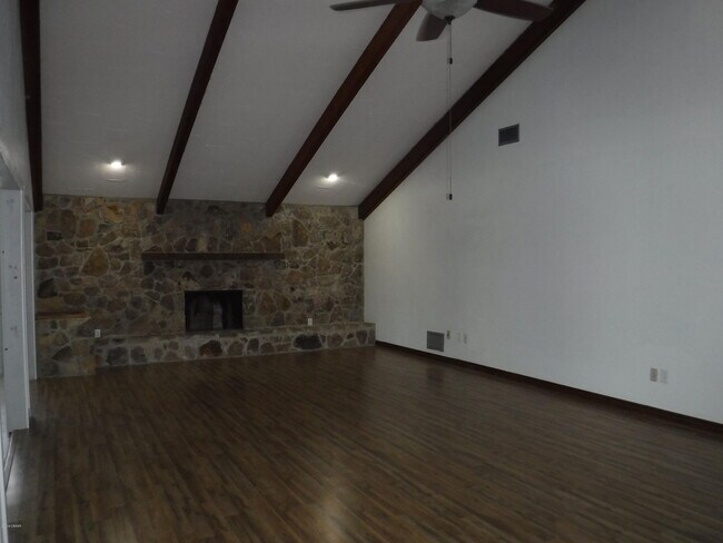 Building Photo - 176 Gull Cir N